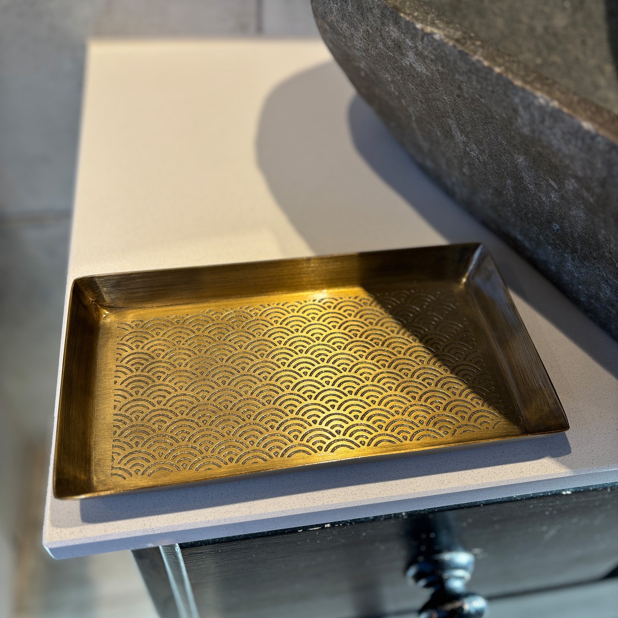 Scallop Etched Detail Tray